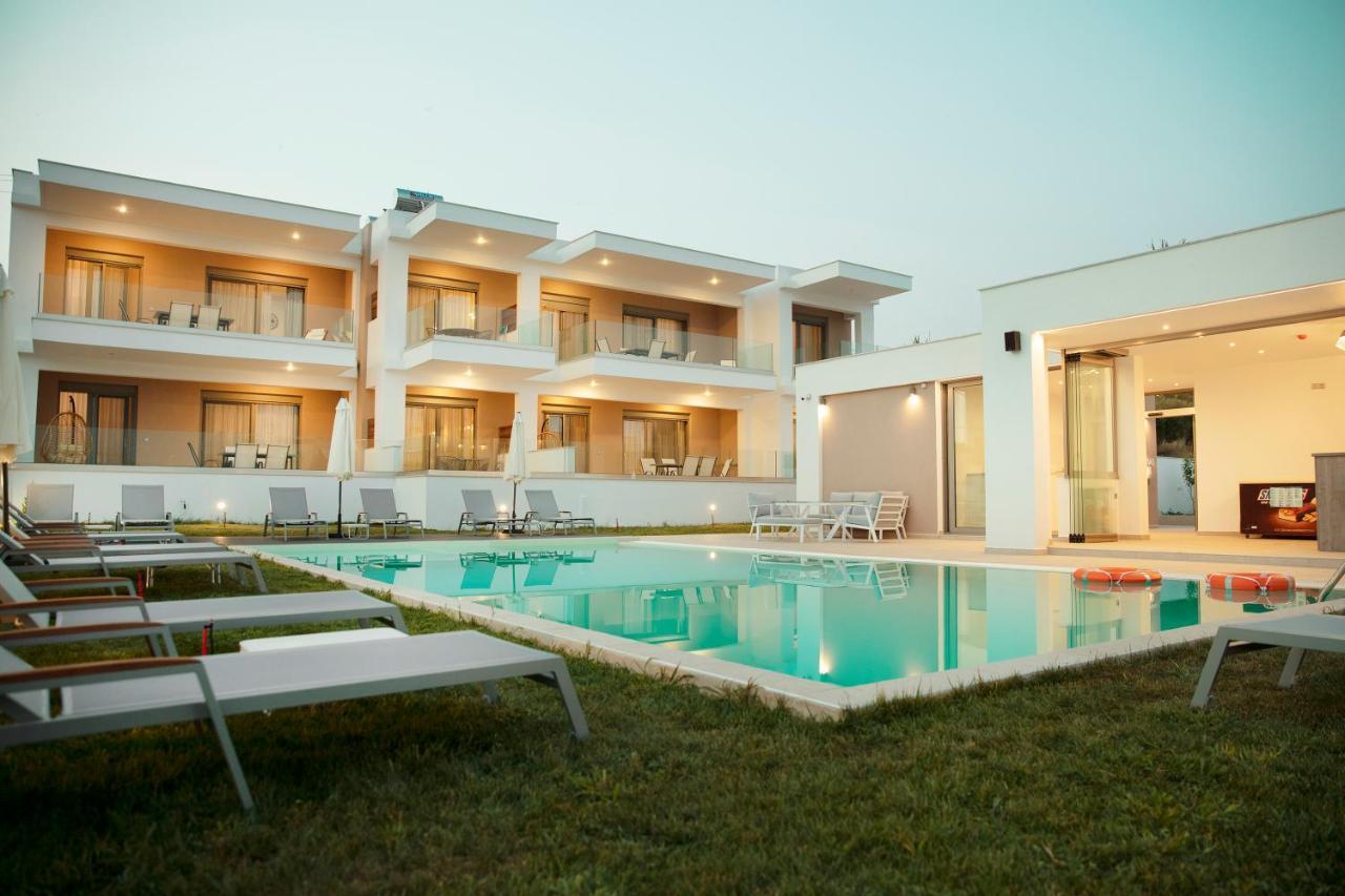 Le Grand Reve Aparthotel Gerakini Exteriör bild