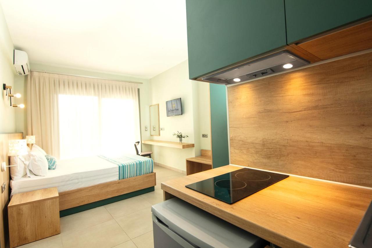 Le Grand Reve Aparthotel Gerakini Exteriör bild