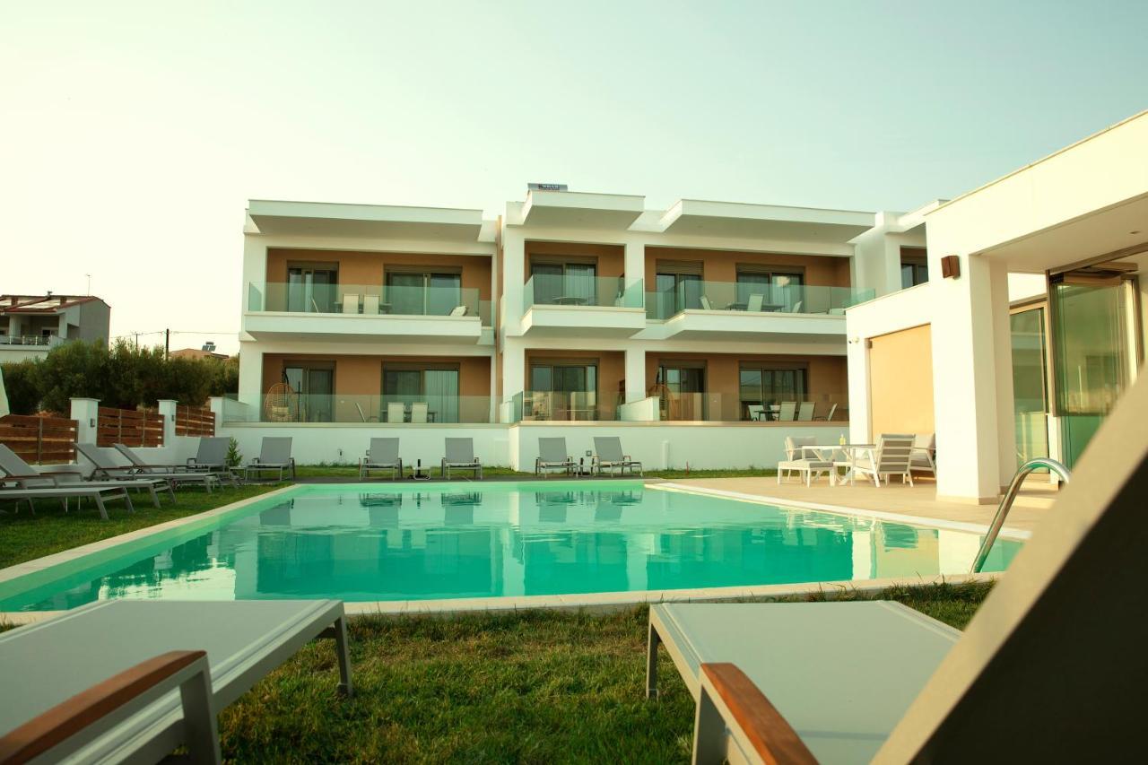 Le Grand Reve Aparthotel Gerakini Exteriör bild